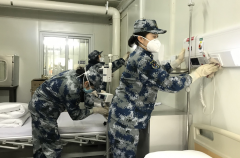 西林叉車火神山一線實錄丨病房外 醫護人員每天